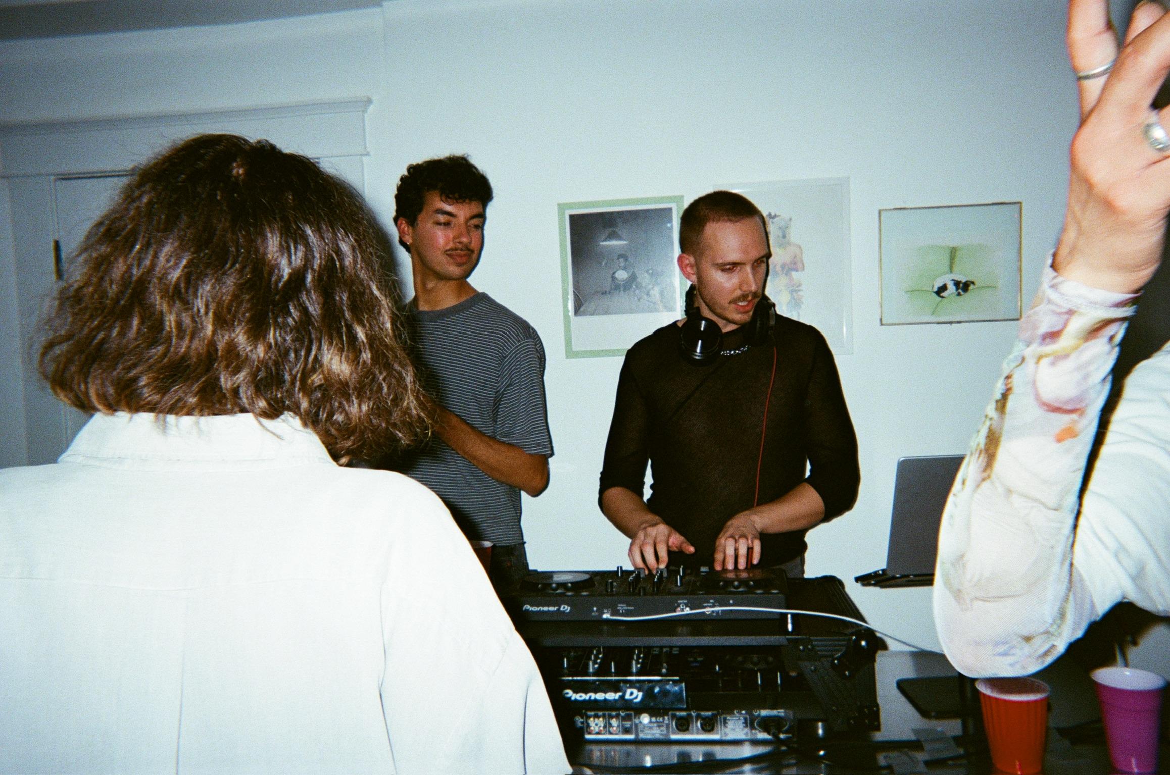 Los Fleaz image 8