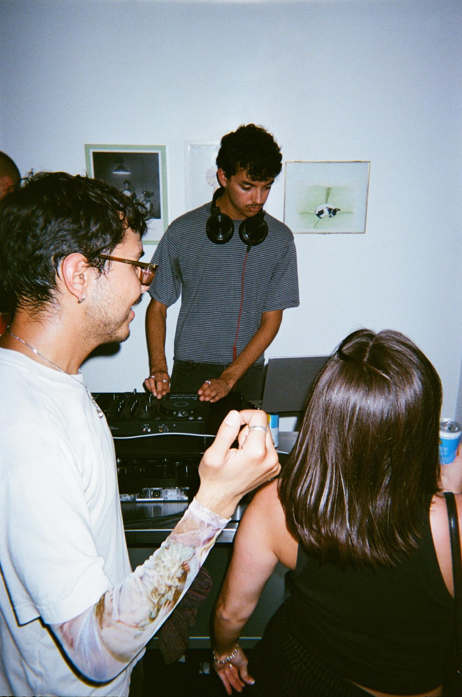 Los Fleaz image 4